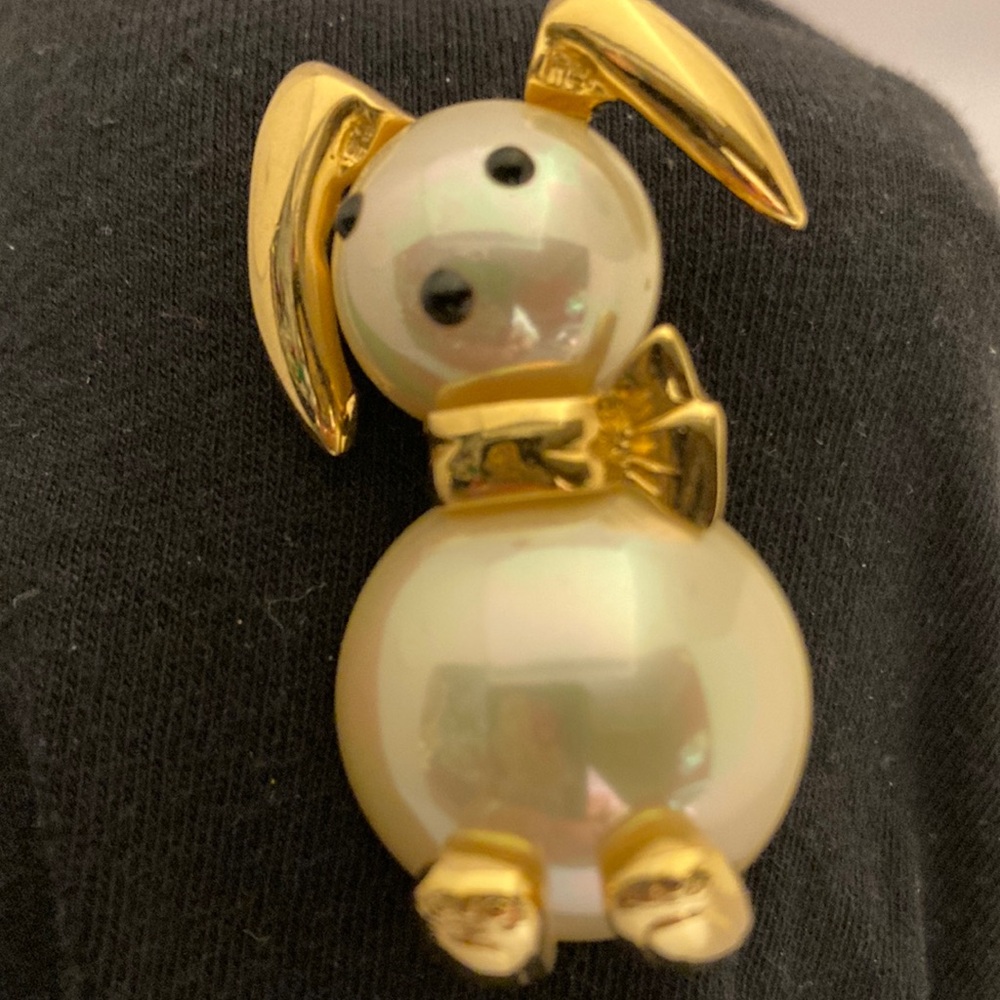 Carolee Creamy Pearl Bunny Rabbit Brooch vintage 80's Pin Easter